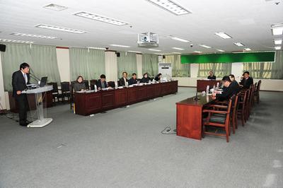 <p>2012. 12. 10(월) 16:00 부산진해경제자유구역청(청장 : 하명근)5층 대회의실에서 2012년 하반기 투자유치 프로젝트 발표회가 개최되었다.</p>