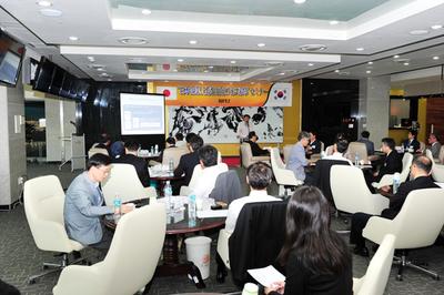 <p>2014. 10. 2(목) 16:00 2014 BJFEZ 투자유치세미나가 부산경남경마공원 4층 마주실에서 국내 일본기업 임원, 일본인회 관계자, 대학교수등 50여명이 참석한 가운데 개최되었다.</p>